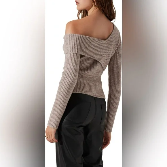 ASTR Assymetric Foldover One Shoulder Rib Sweater - Picture 3 of 12